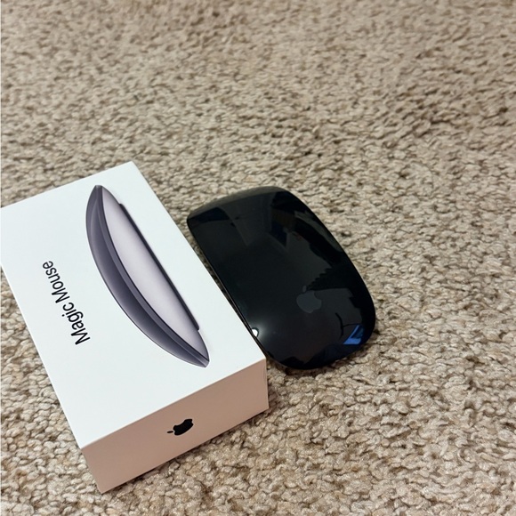 Apple USB-C 2026 Black Wireless Multi-Touch Rechargeable Bluetooth Magic Mouse - Picture 4 of 6